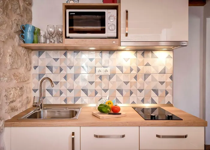 Апартаменти Old Town Mare