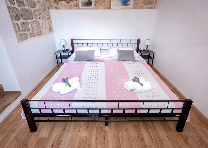 Old Town Mare * 赫瓦尔